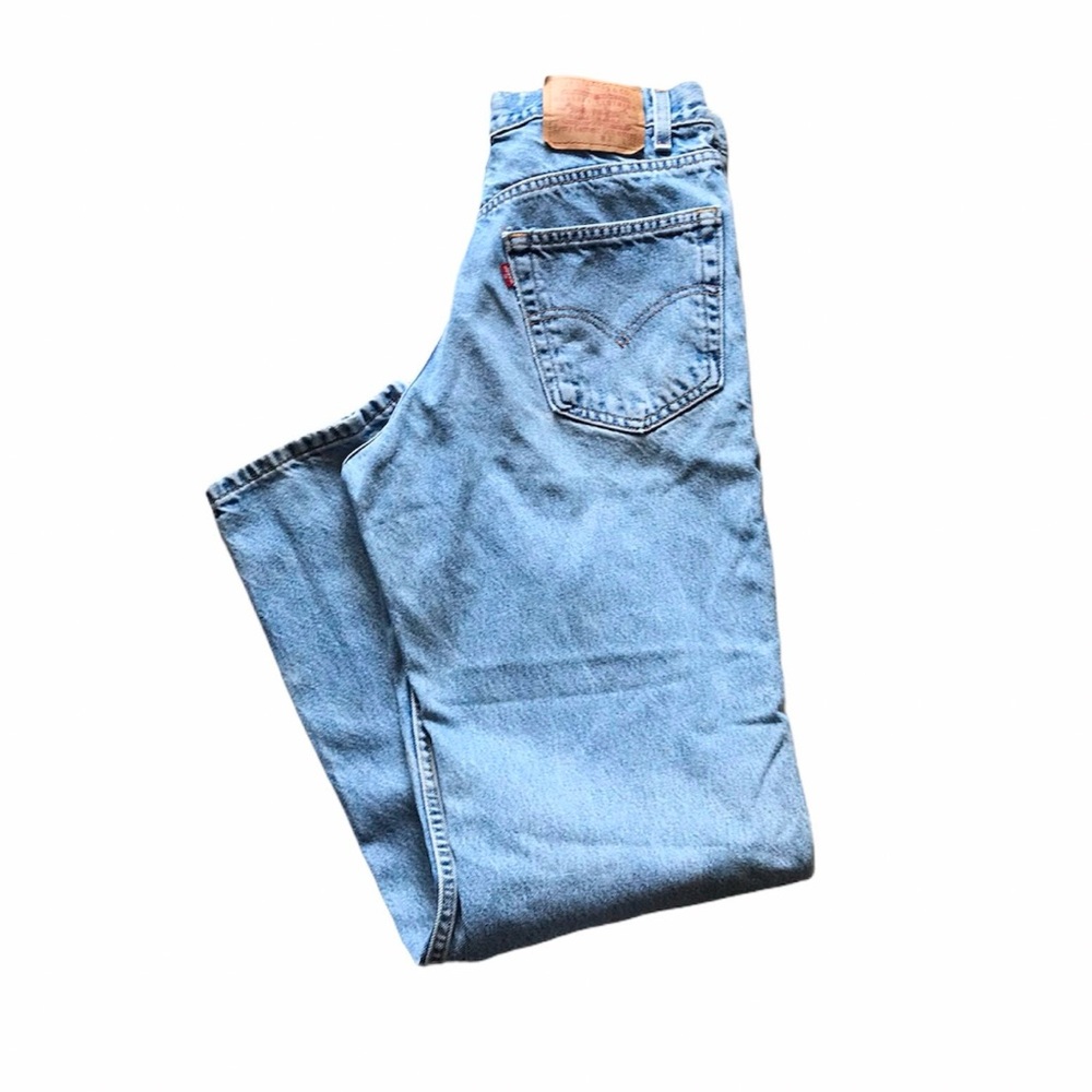 1990s LEVIS Relaxed Straight Vintage Denim // Size 32 (actual fit is 31” Waist